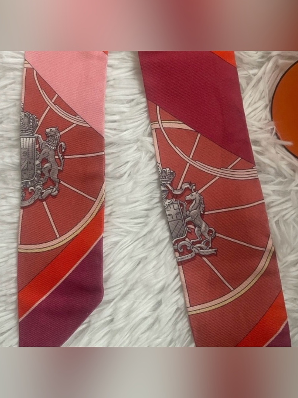 Hermès Silk “Springs Springs” Twilly Orange Bois de Rose. Full set with tags. - Picture 8 of 10